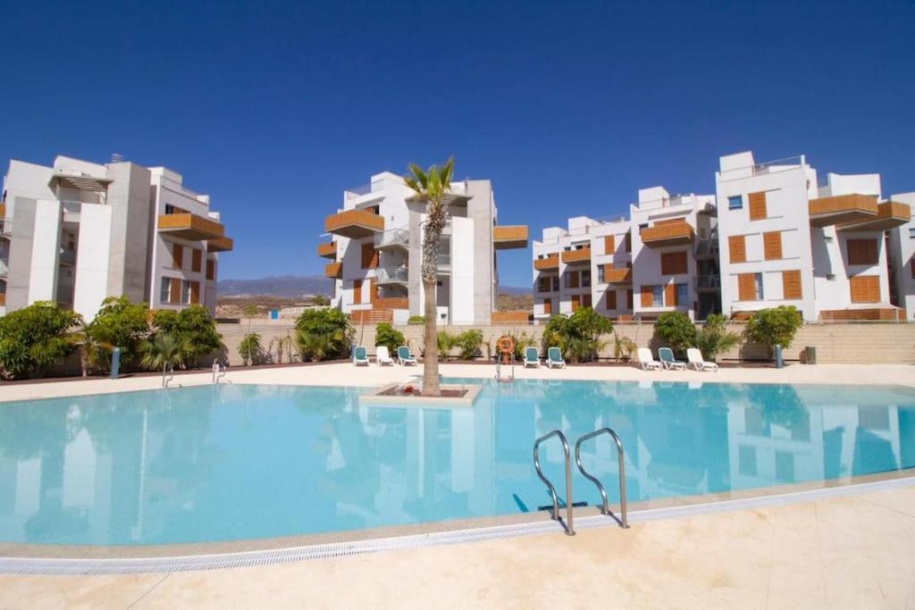 El Medano Beachfront Triplex Penthouse With Pool, Rooftop, Sea View מראה חיצוני תמונה