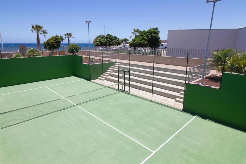 El Medano Beachfront Triplex Penthouse With Pool, Rooftop, Sea View מראה חיצוני תמונה