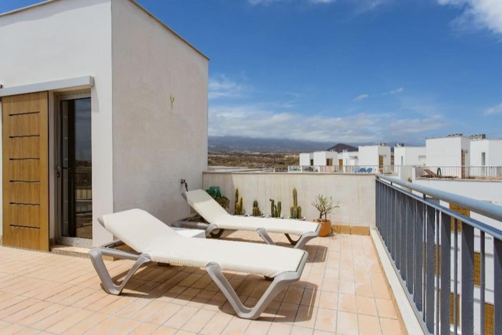 El Medano Beachfront Triplex Penthouse With Pool, Rooftop, Sea View מראה חיצוני תמונה
